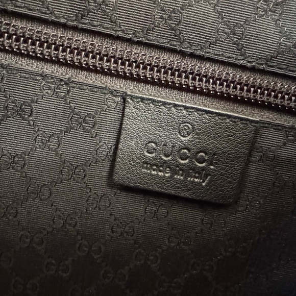Gucci Black Laptop Bag with Smooth Leather and Zipper Closures - Picture 6 of 14